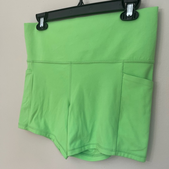 Athleta Lime Green Salutation Stash Pocket ll 5” Short - Picture 2 of 5